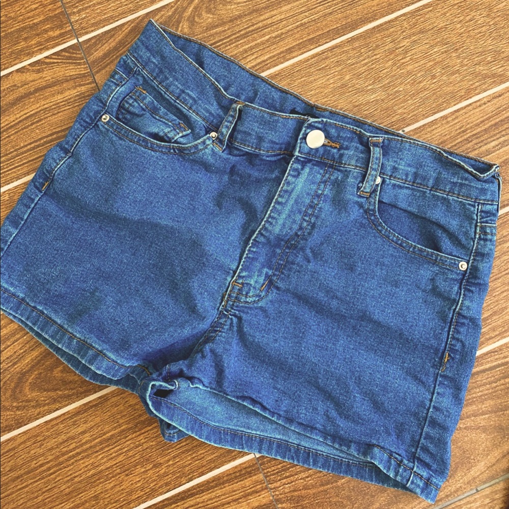 CUTE AND TRENDY BLUE FOREVER 21 DENIM SHORTS!✨😍